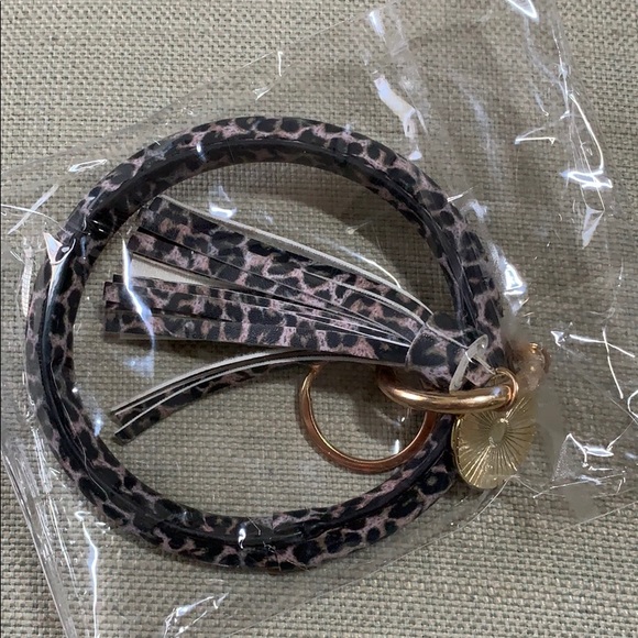 Leopard print bangle bracelet keychain holder - Picture 1 of 4